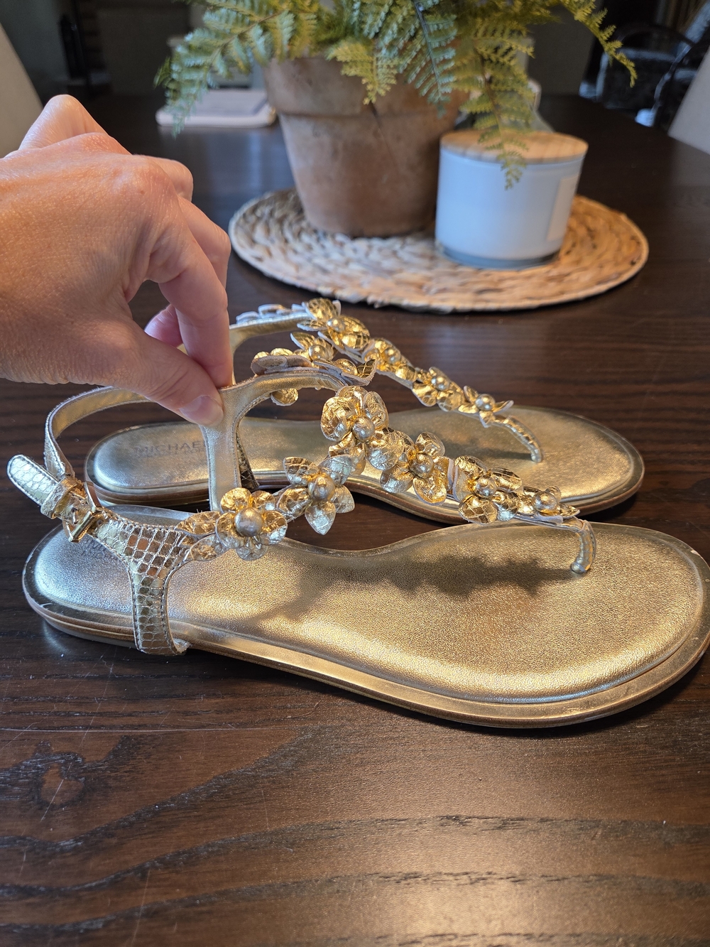 Michael Kors Gold Tricia Floral Metallic T-Strap Flat Thong Sandals Boho 8.5